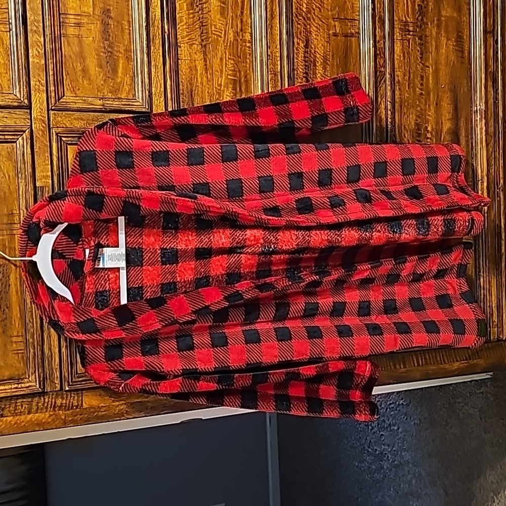 Girls youth red and black sz 8/10 robe!! Sleep On It!!